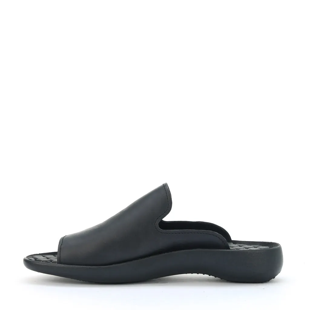 Sure! Heres an optimized title for the product:

Stylish Catrin Flat Sandals for Effortless Comfort and Everyday Chic