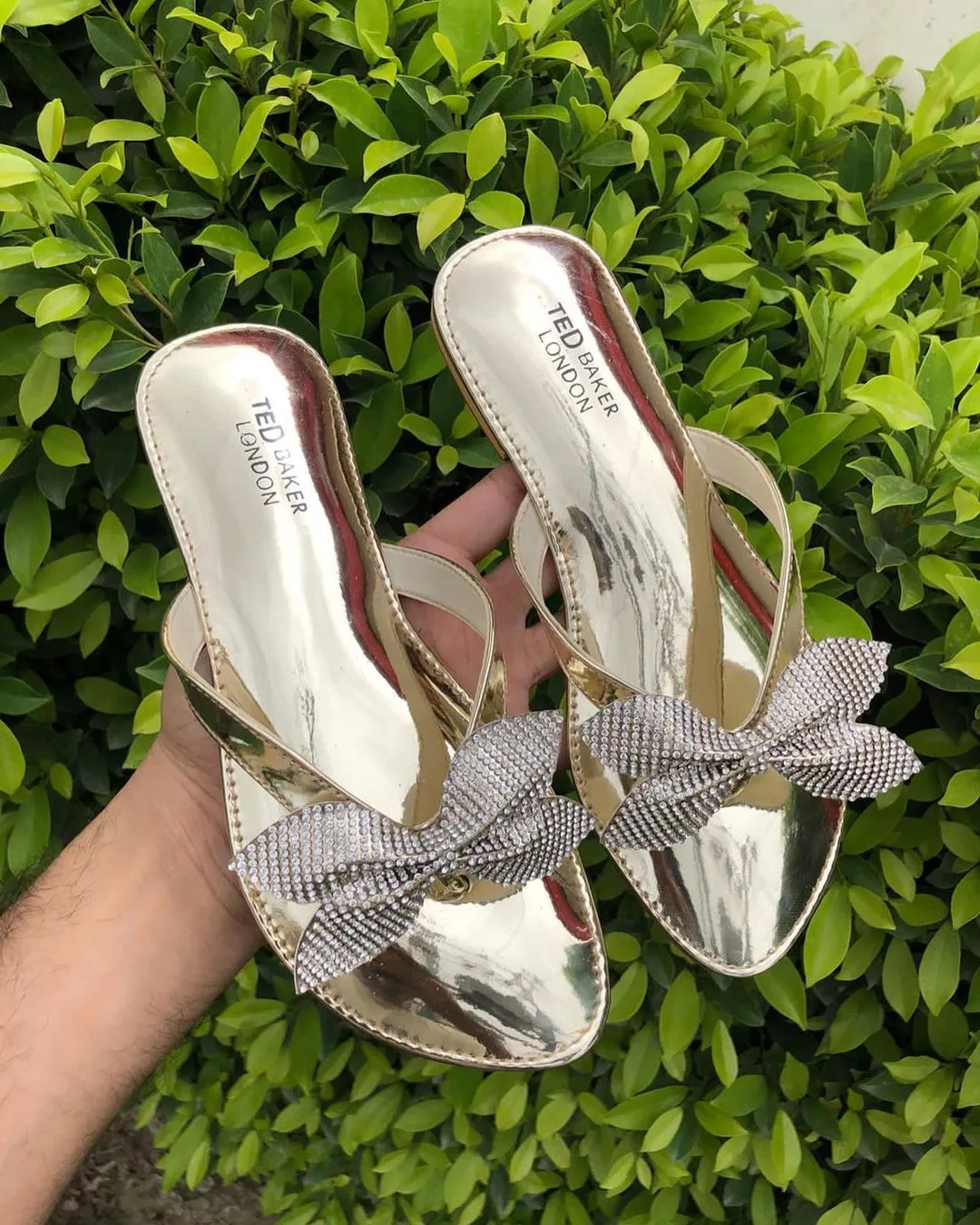 Sparkling Crystal Bow Flat Sandals - Elegant Comfort for Any Occasion